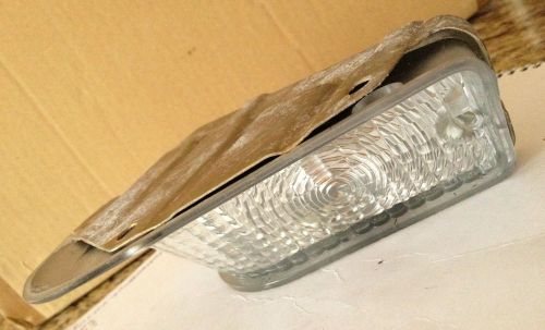 1968 pontiac full size &#034;new other&#034; rh parking marker turn signal light -5960072