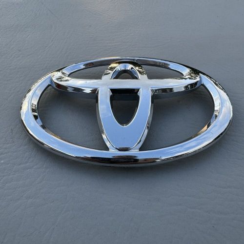 Toyota avalon 2005-2008 front pumper chrome badge emblem logo 75311-ac020 oem