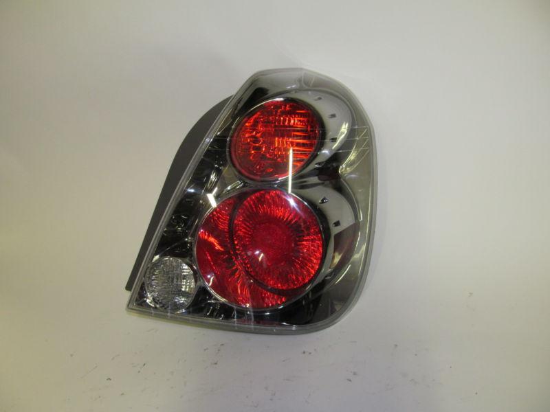 05 06 nissan altima oem right tail light nice!