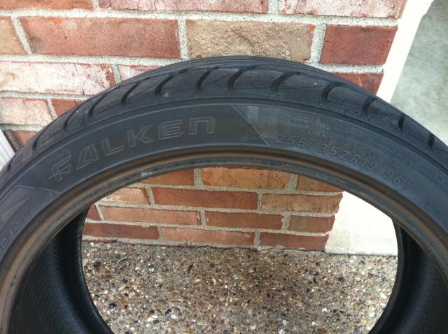 Falken fk-452 255/35r19 tire 