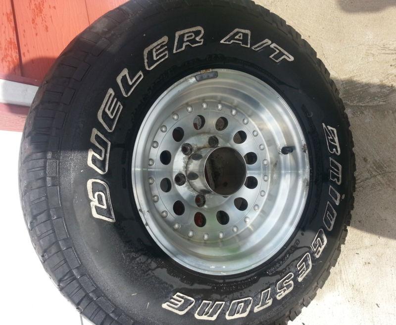 Bridgestone dueler a/t  31x10.50r15 tire with aluminum rims set of 4