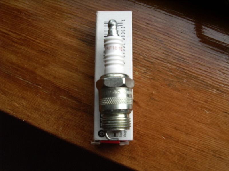 Rv19yc6 champion spark plug---4