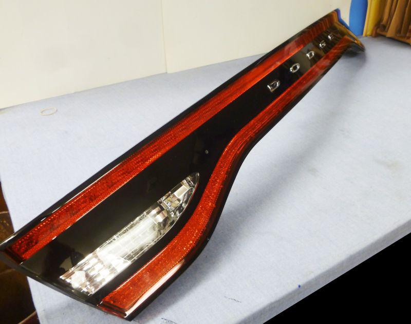 2013 dodge dart oem center tail light inner panel # 68090957ac