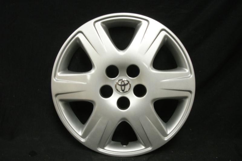 15" toyota corolla wheel cover (hubcap)