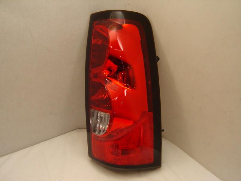 Sell CHEVROLET SILVERADO Right Tail Light 04 05 06 OEM in Laval, Quebec