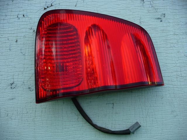 Toyota sequoia 01-04 left rear inner tail light lamp genuine oem driver side