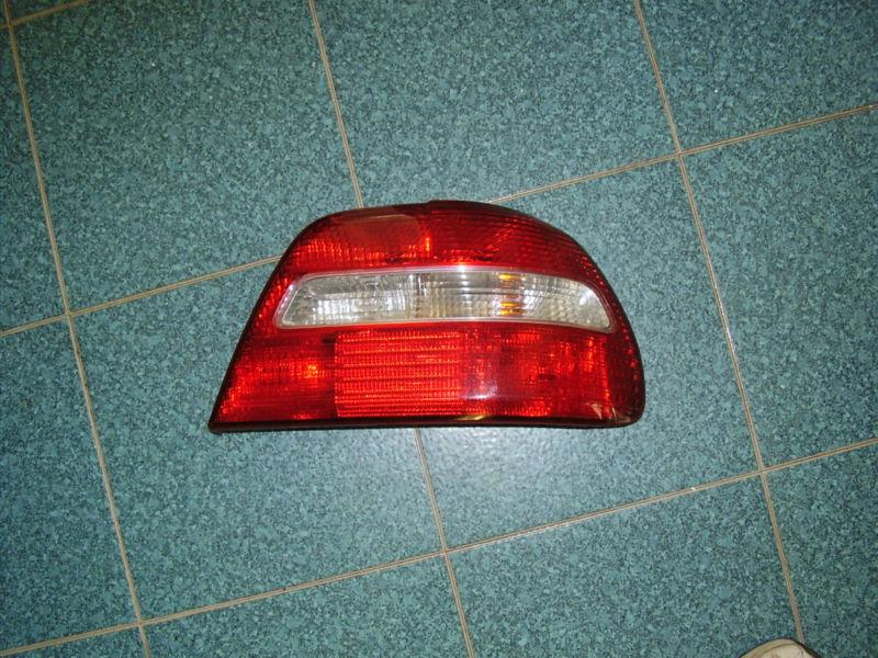 2000 volvo right rear tail light early model