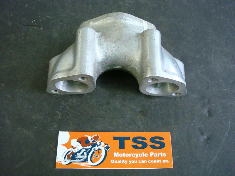 C1200 70-4689 triumph t100 500 intake manifold single carb