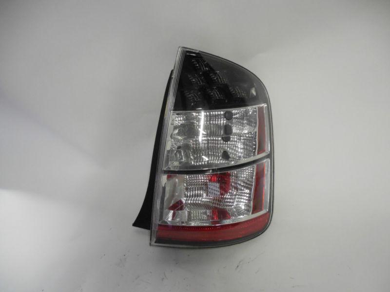 04 05 toyota prius oem right tail light nice!