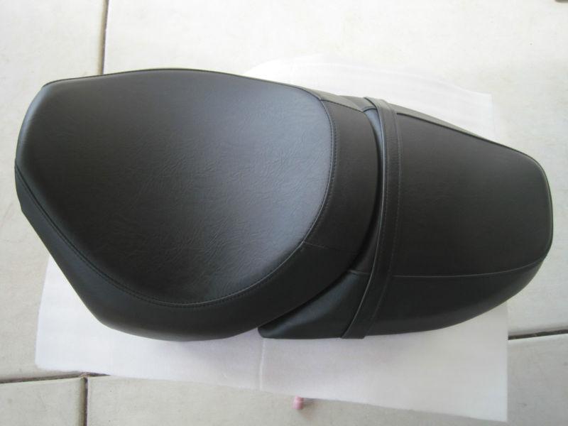 Oem seat for suzuki m109 m109r vzr1800 in excellent condition!!