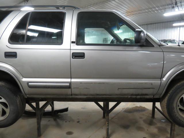 1999 chevy s10 blazer front door right 2528967