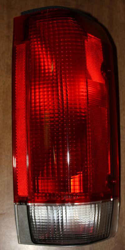 Eagle 1987-1991 ford f-150 new right tail light fo2801103, fr388-u000r 