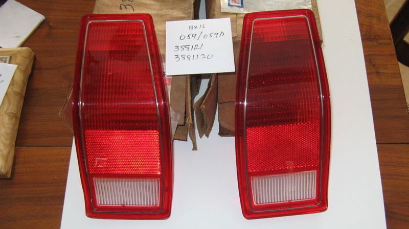 Nos 3881120 and 3881121 mopar 1976-80 plymouth volare pair r&l tail light lens