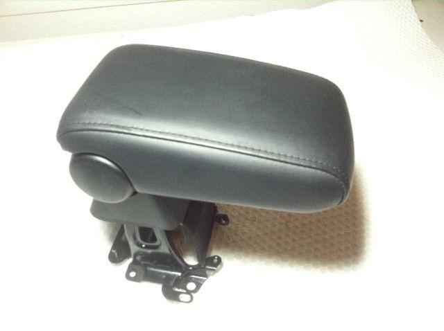 01-05 lexus is300 center arm rest complete black leather oem 