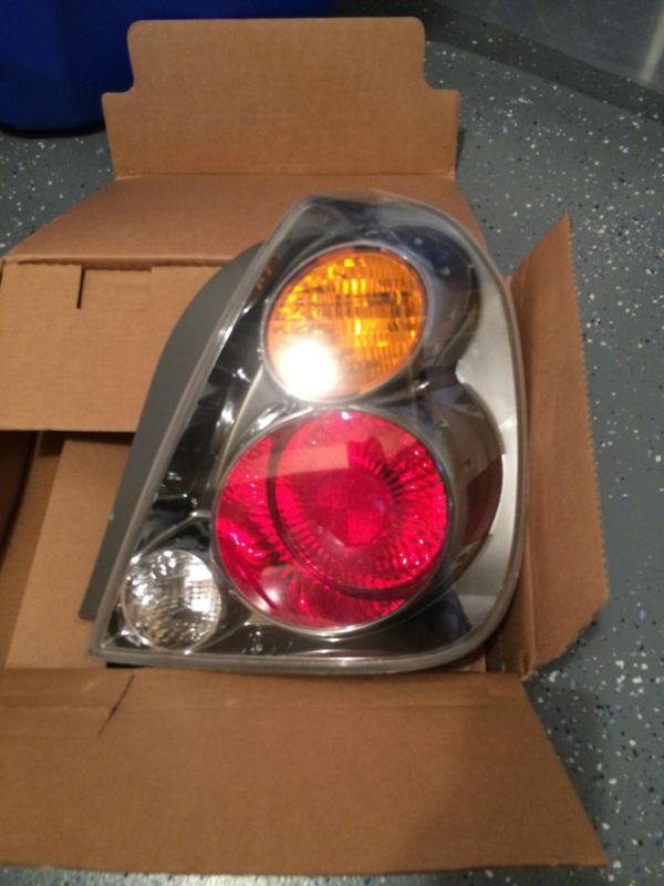 2002-2006 altima oem tail lights