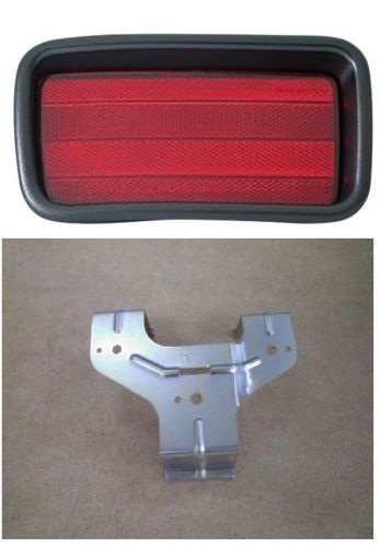 Mitsubishi montero passenger&#039;s side (right) rear bumper reflector and bracket