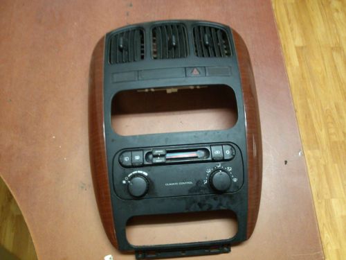 0em 2004 chrysler town &amp; country climate control with wood grain trim