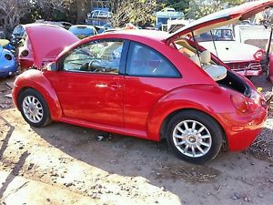 98 99 00 01 02 03 04 05 06  vw beetle left rear quarter glass  factory vw part