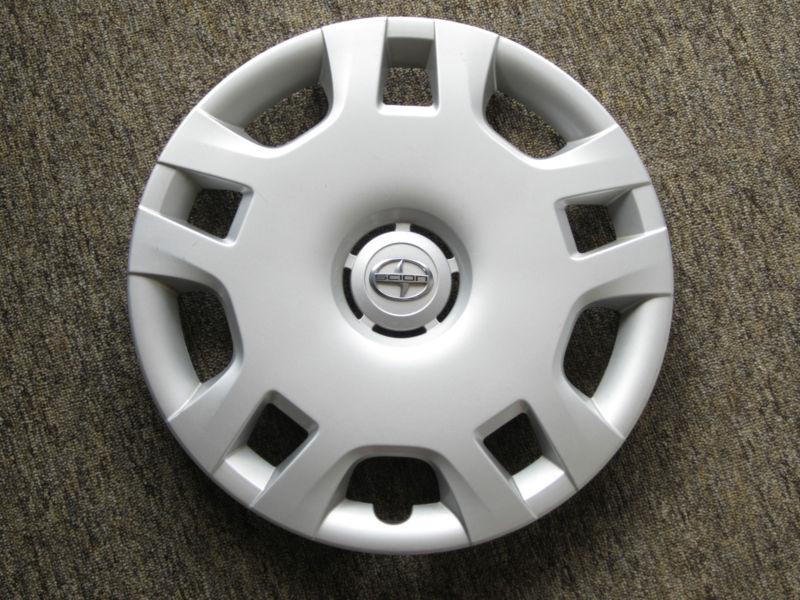 Factory scion hubcap, fits on xb or xd years 2008 - 2009  vehicles.