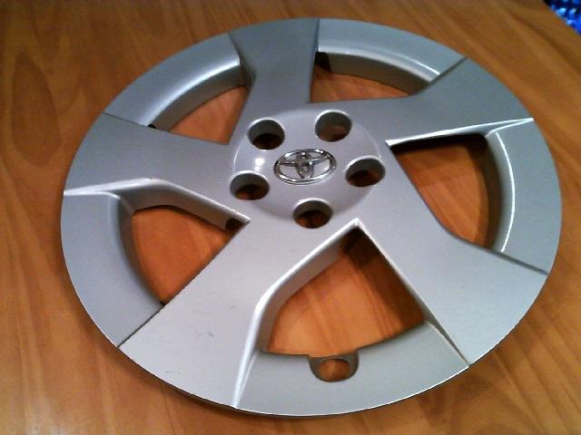 Genuine 2010 & 2011 toyota prius hubcap/wheel cover oem