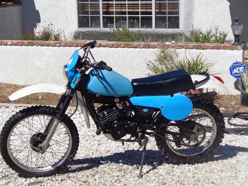 1984 yamaha it-125  starts 1st. kick,runs like new!!,i will ship!