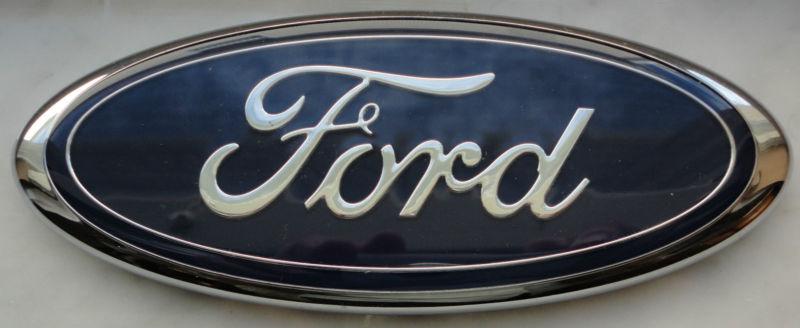 Oval ford brand new oem ford oem tailgate name plate 2002-2005 # 1l2z-7842528-aa