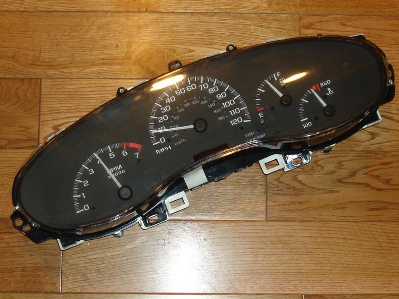 2004 malibu/cutlass instrument cluster speedommerer penal automatic 169k miles