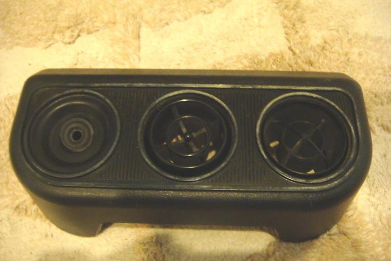 Datsun bluebird 510 sss 1600 center air vent oem