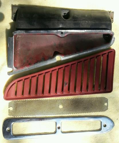 Triumph gt6, original right quarter vent assembly, great condition! complete. 