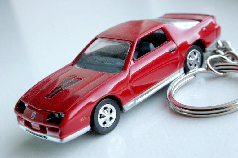 1982 camaro z28 coupe * red 82 83 84 85 chevy * diecast keychain