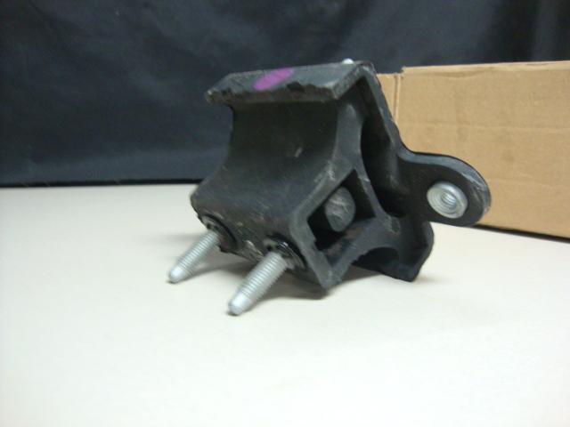 New genuine gm # 25705786  transmission mount cadillac