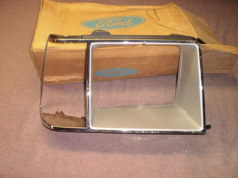 Lynx 81,85, escort 81,87 chrome,& argent head lamp door rh orig. ford nos