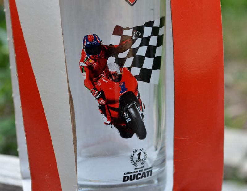 Ducati glass - motogp campioni del mondo ducati - shell v-power