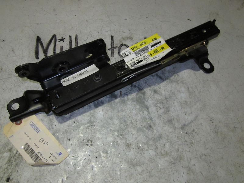 Gm oem part 12474806 seat track adjuster (shelf a29)