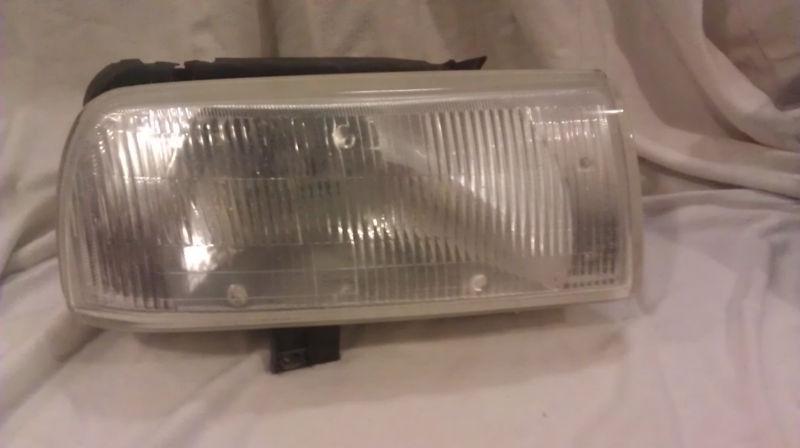 Mk3 volkswagen jetta passenger side headlight and retainer