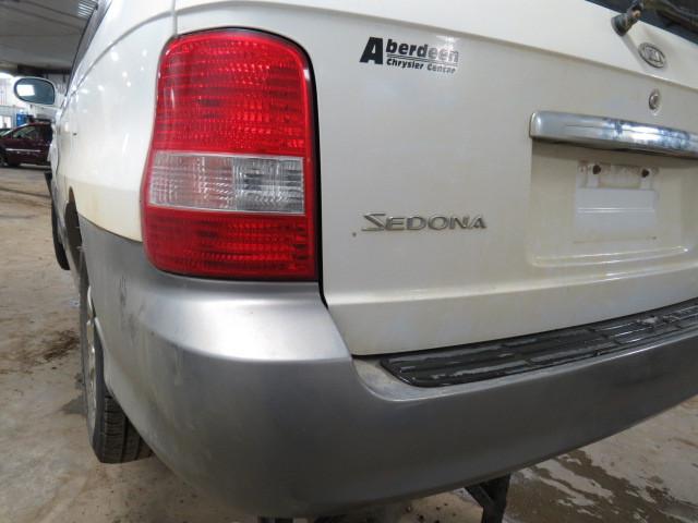 2005 kia sedona tail lamp light left