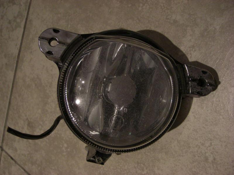 98-03 jaguar xj8 driver or passenger side fog light oem