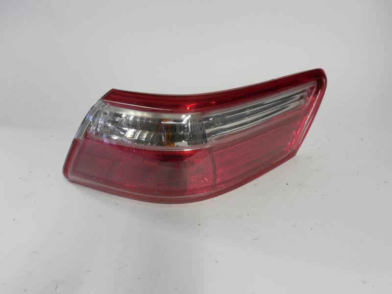 07 08 09 toyota camry oem right tail light nice!