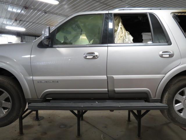 2004 lincoln navigator front door left 2399768