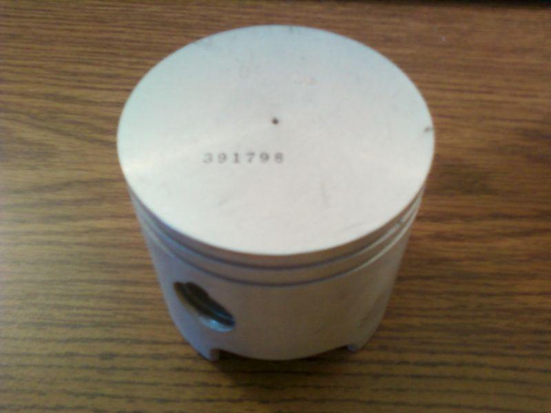 New!! johnson / evinrude std. piston 391798 fits a variety of 2 cyl. (base 14)