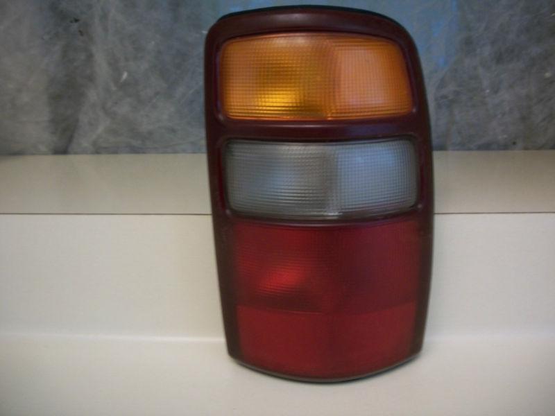 Chevy suburban tahoe yukon 00 01 02 03 tail light oem original rh