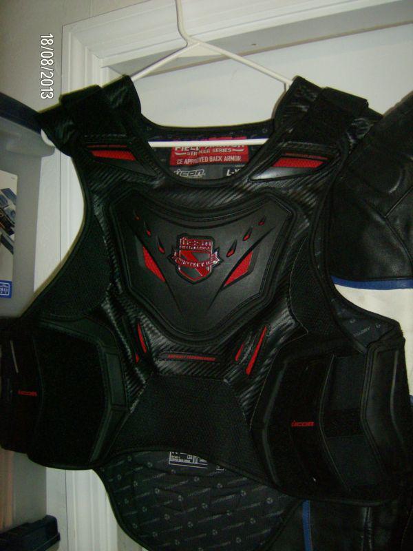 Icon field armor stryker motorcycle vest black red large/x-large 2701-0511