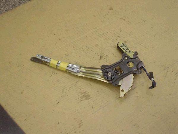 Suzuki cultus crescent 1996 front left door regulator [2313220]