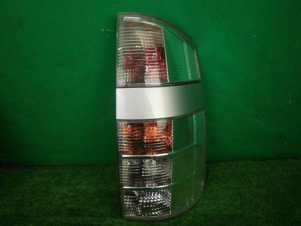 Toyota voxy 2001 rear right combination lamp [1215500]