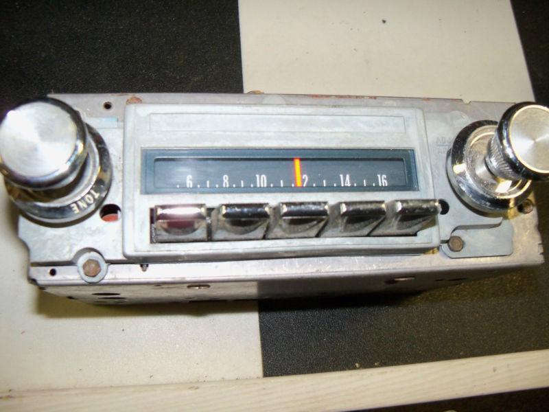 Working original 1967 pontiac am radio gm delco serviced with knobs  