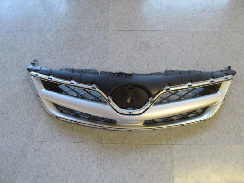 2011 2012 2013 toyota corolla oem grille nice!