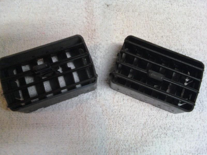 92-96 ford f-150 dash vents two for $15 92-96 ford f-250 92-96 bronco dash vent