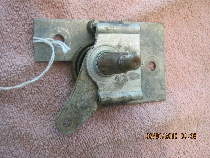 Dodge dart 1962 rh front interior door handle re-coil/latch release