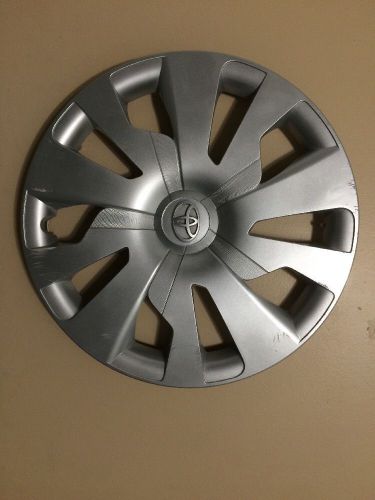 2015 toyota yaris 15&#034; genuine hubcap  wheel cover 42602-0d300 oem