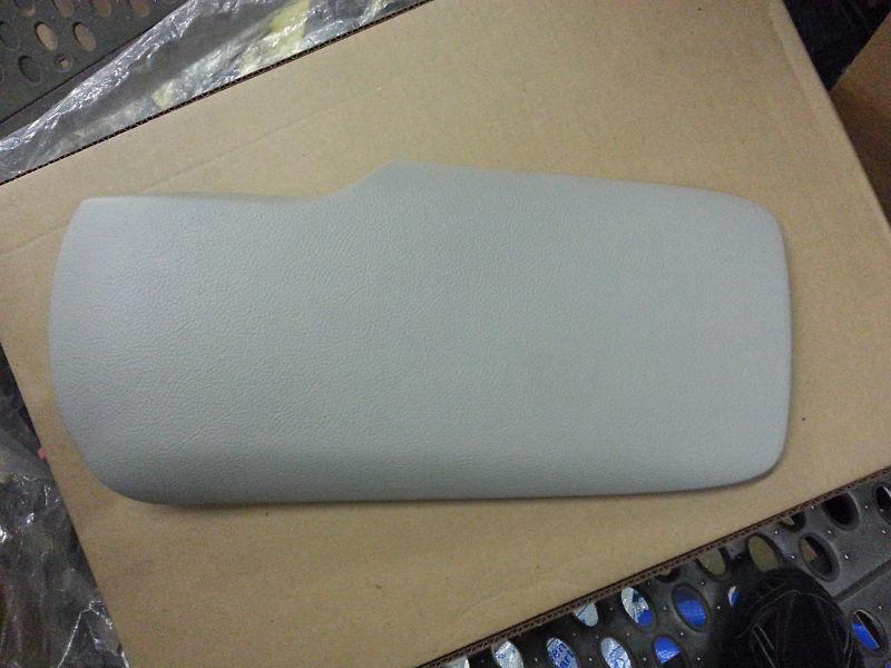 20957071 - 2011-2013 corvette - center console lid door - titanium/leather